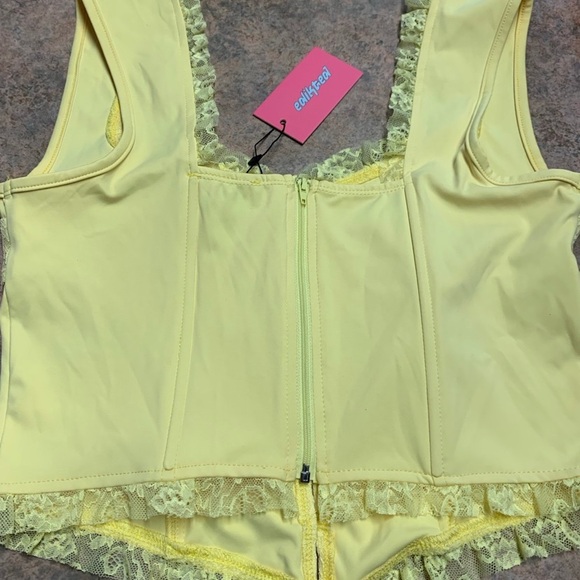 New EDIKTED 
Lace Panel Corset Top - Picture 5 of 7